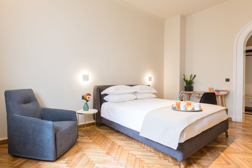 DELUXE, STUDIO, QUEEN BED