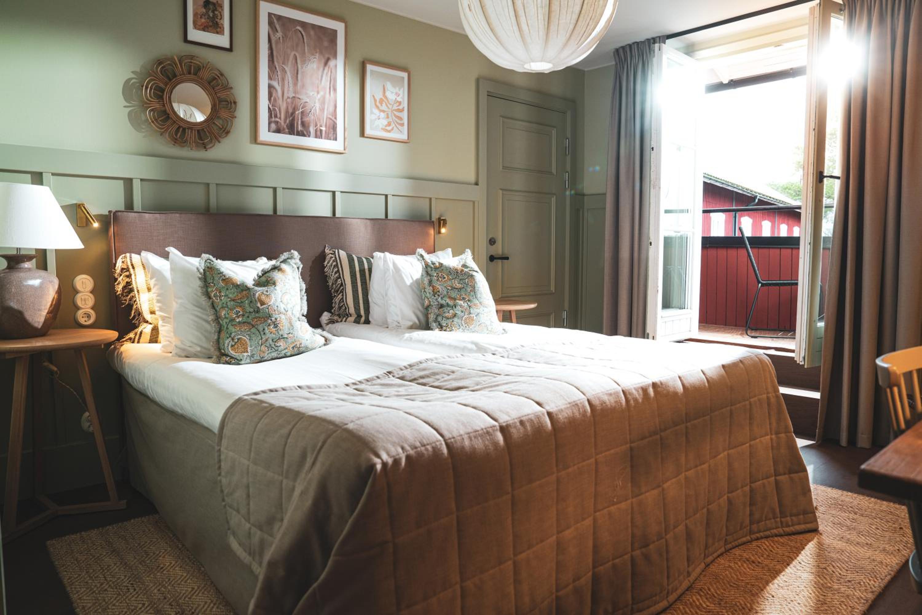 Deluxe, Double Bed