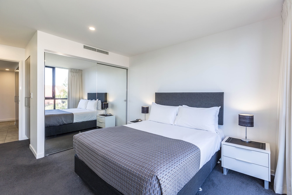 Artique Surfers Paradise 25/74