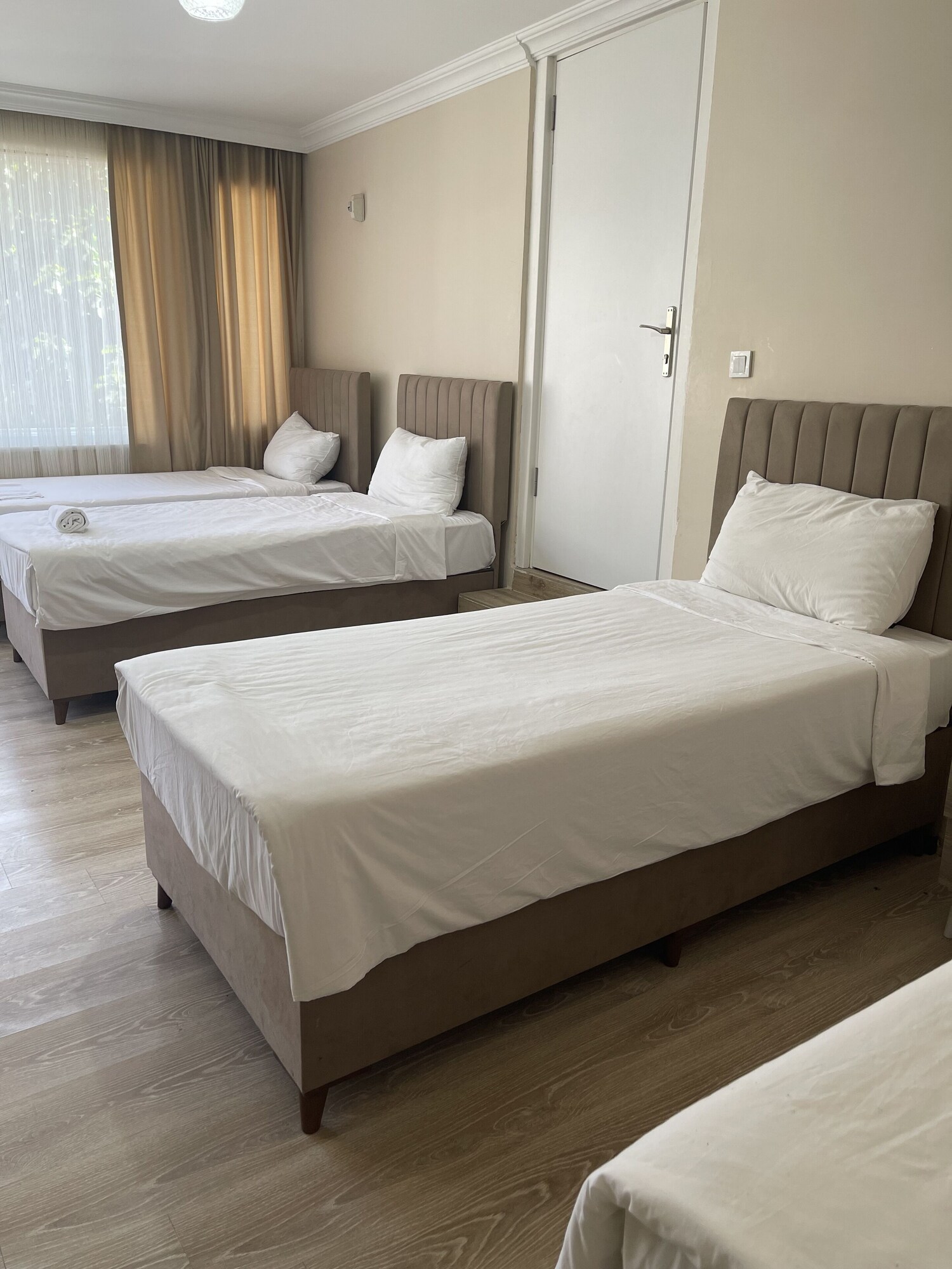 ROOM, TRIPLE