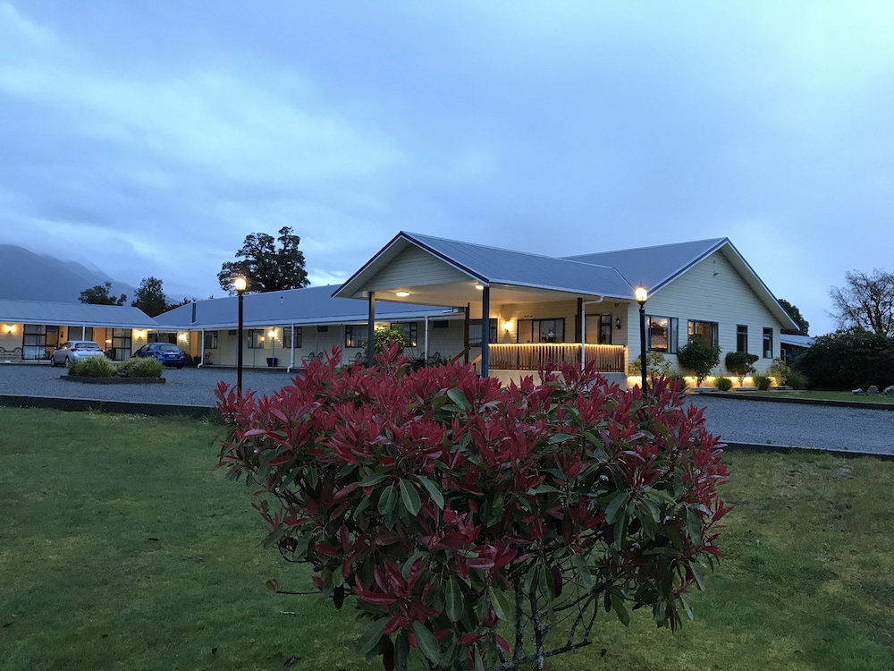 High Peaks Hotel 3/63