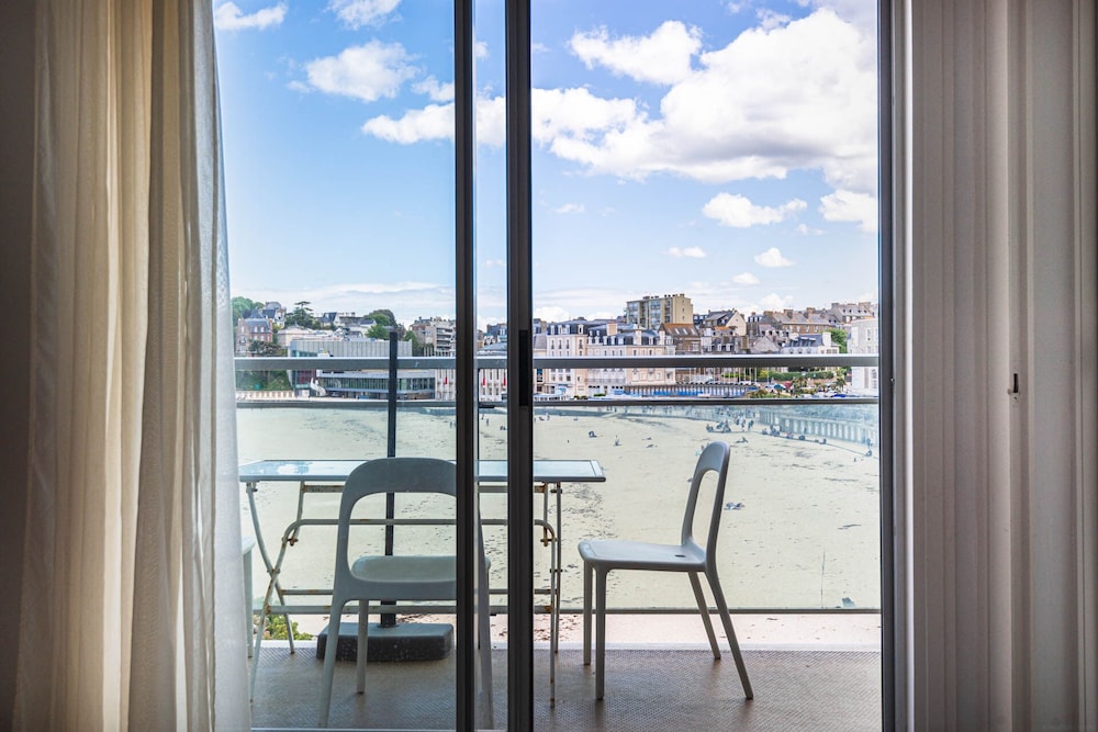 Best Western Hotel Le Crystal Dinard 48/58