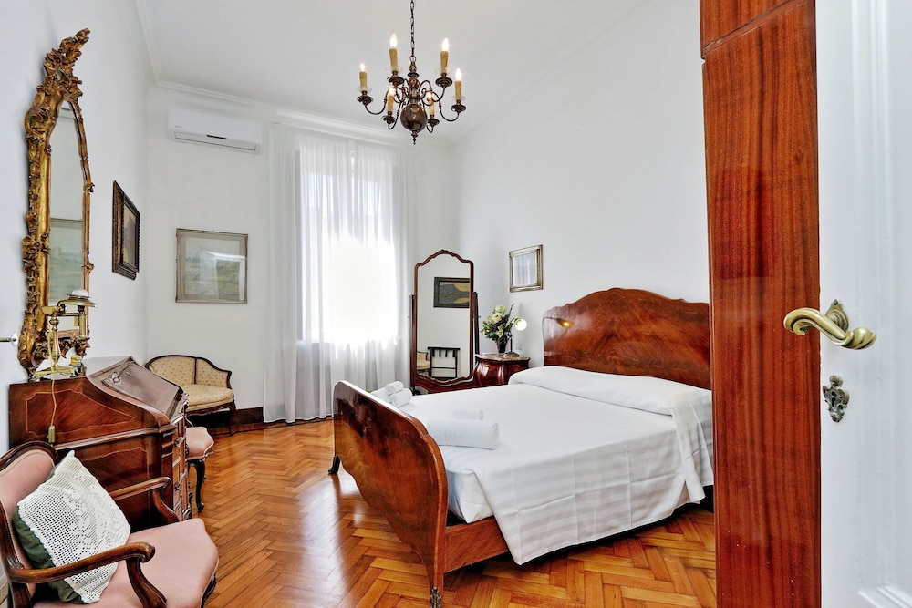 Prestigious Apartment Via Veneto 7/28