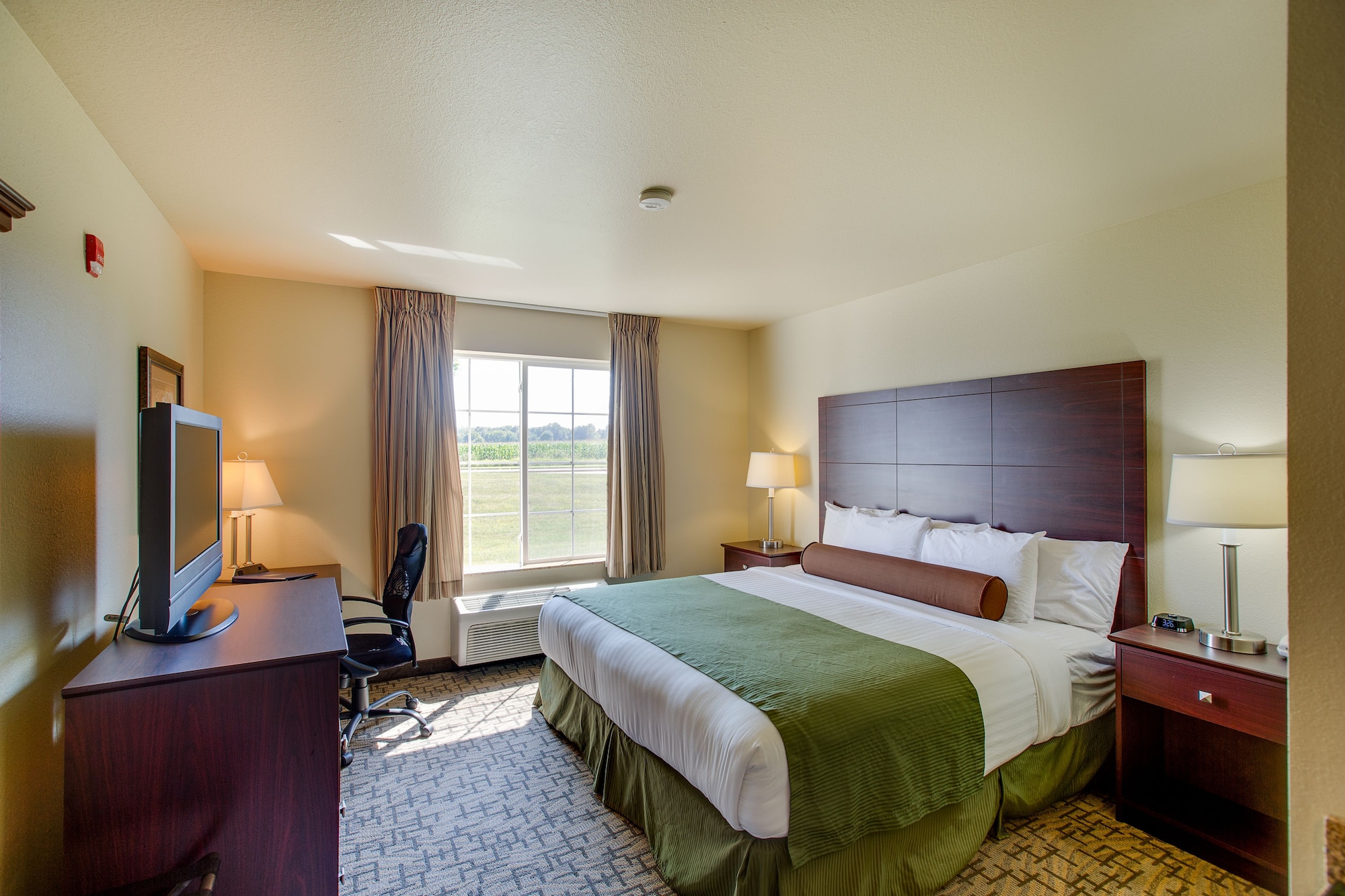 غرفة بسرير كينج لذوي الإعاقة، Cobblestone Inn & Suites - Clintonville 3/7