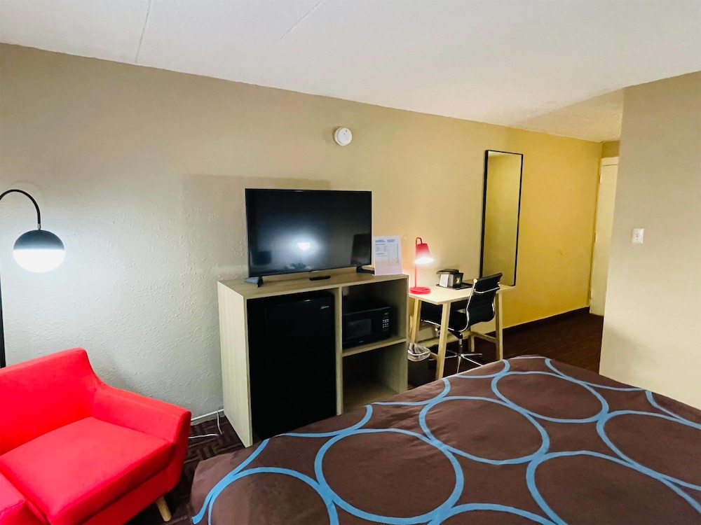 Super 8 by Wyndham Gloucester 25/34