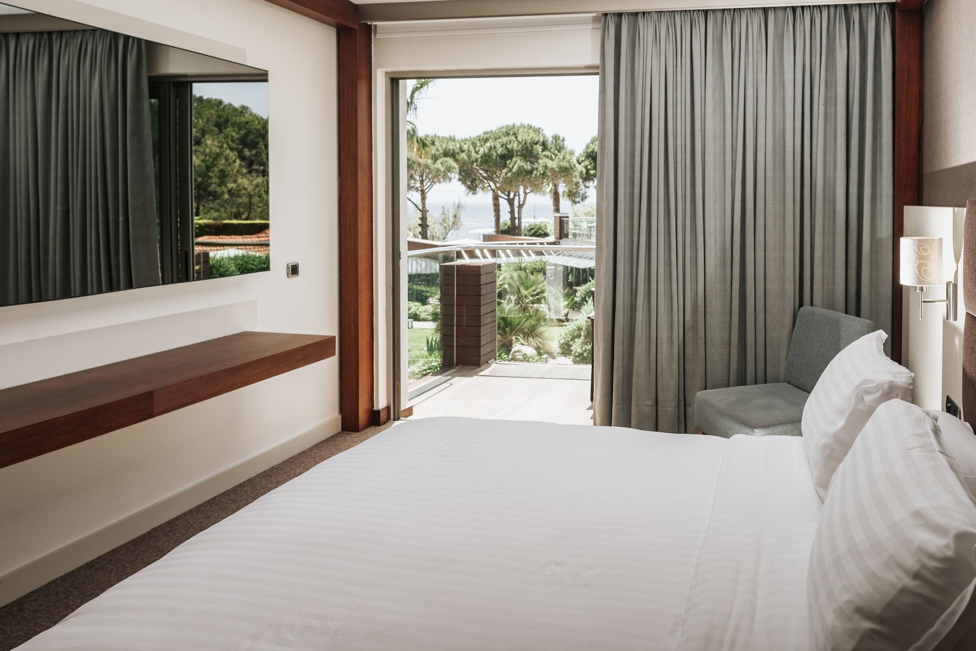 DELUXE, DOUBLE BED, SEA SIDE