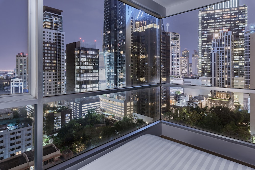 Adelphi Grande Sukhumvit 63/70