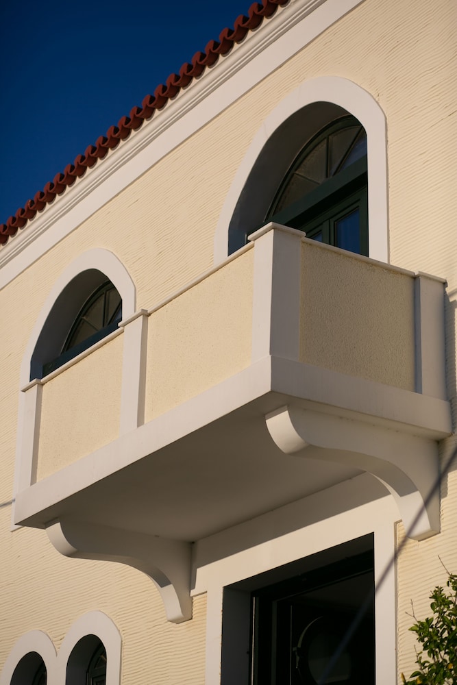 KRINOS SUITES HOTEL 2/50