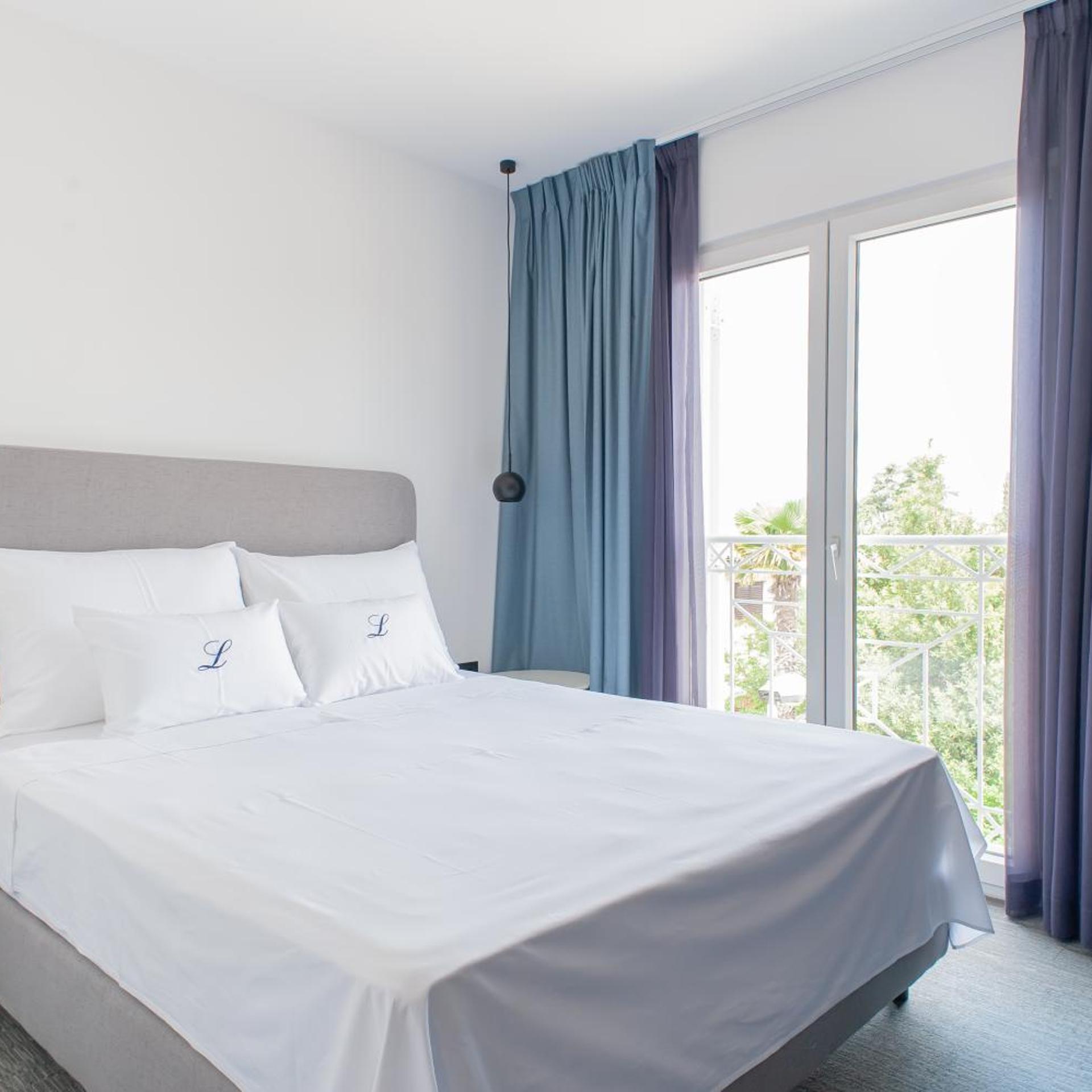 Room, Double Bed