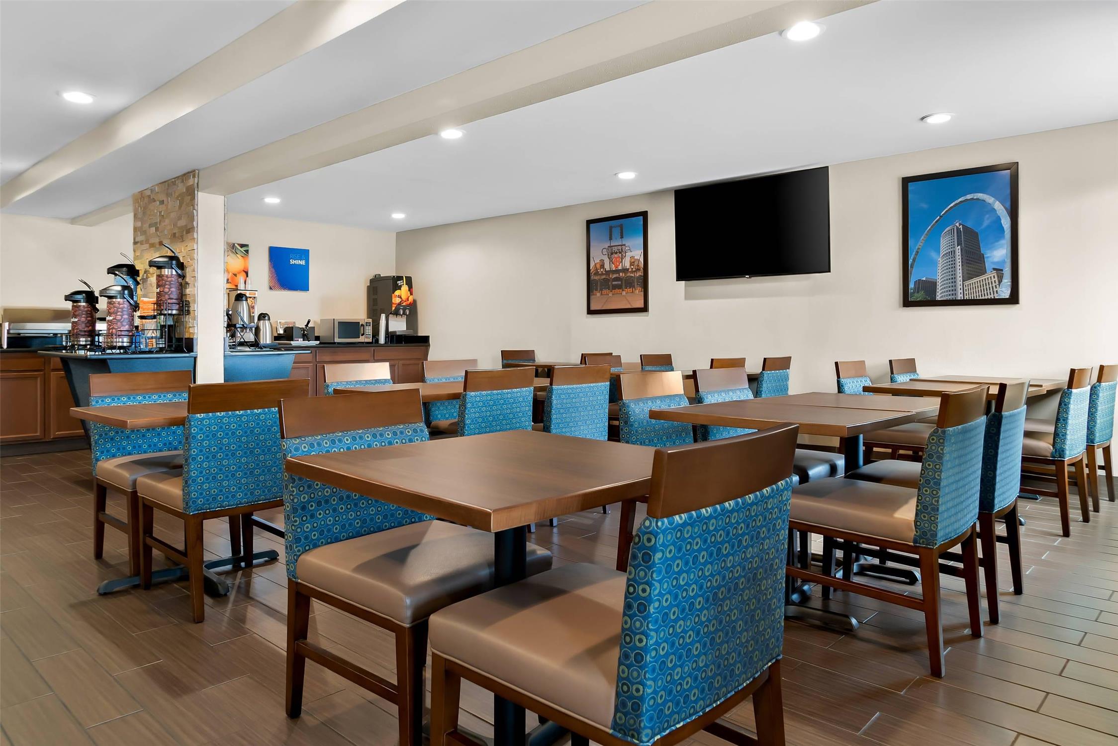 Comfort Inn & Suites Taylor - Detroit 13/21