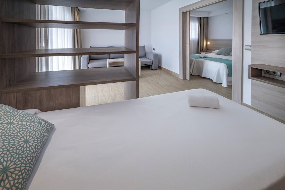 Junior Suite, Twin Beds, Murphy Bed, Sofa, Balcony, 4R Salou Park Resort II 3/7