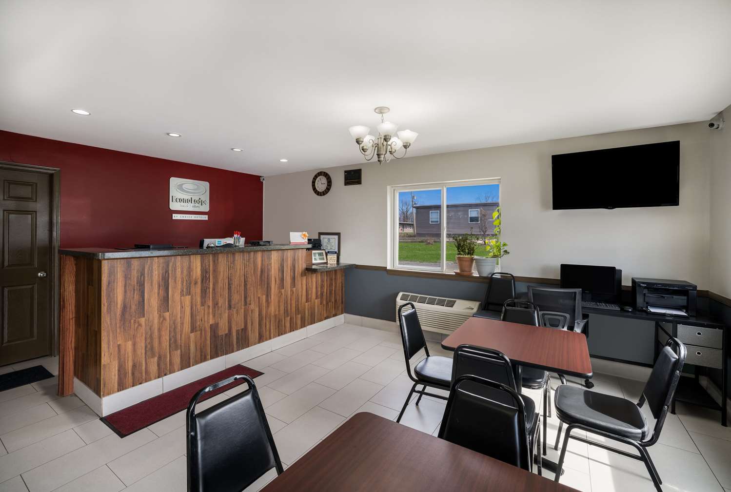 Econo Lodge Inn & Suites Canandaigua - Fingers Lake Area 28/37