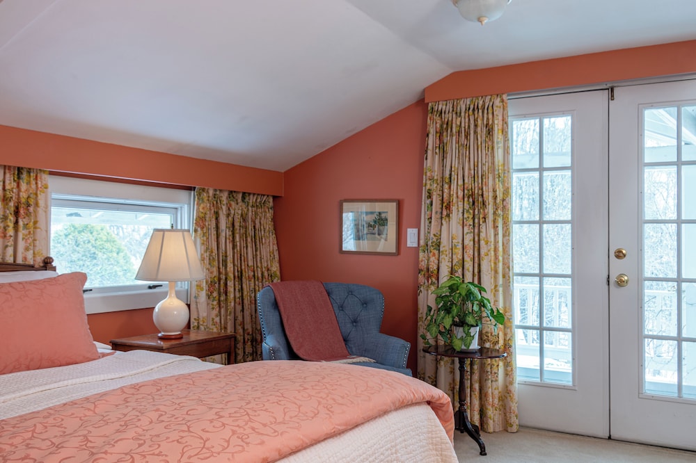 Deerhill Inn 23/77