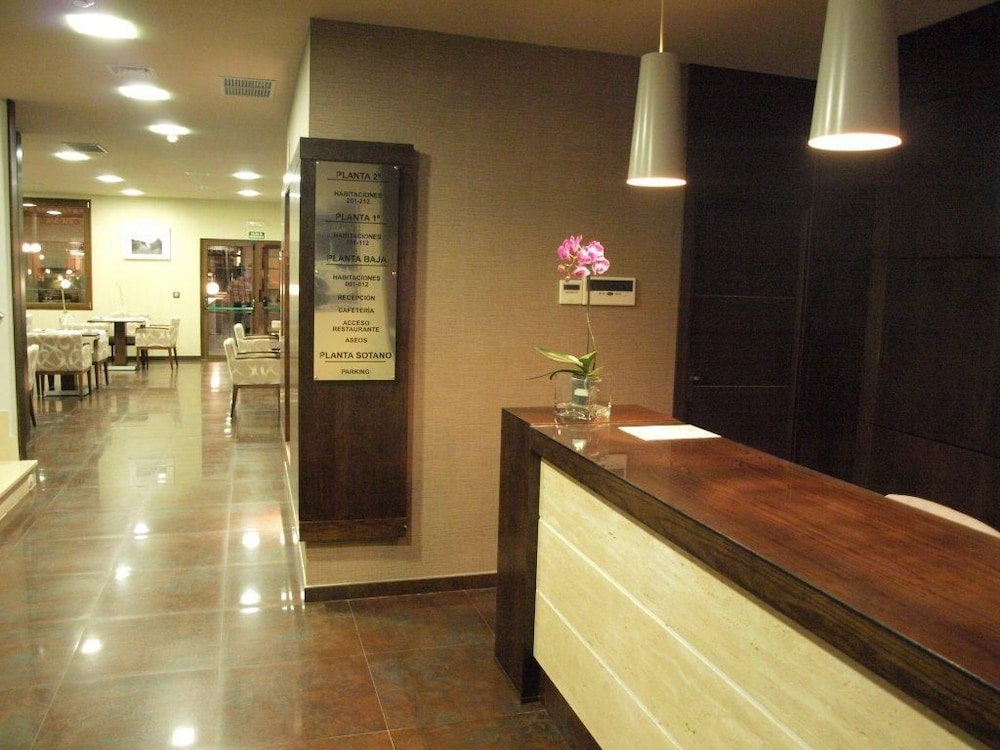 Hotel Dinastia 8/40