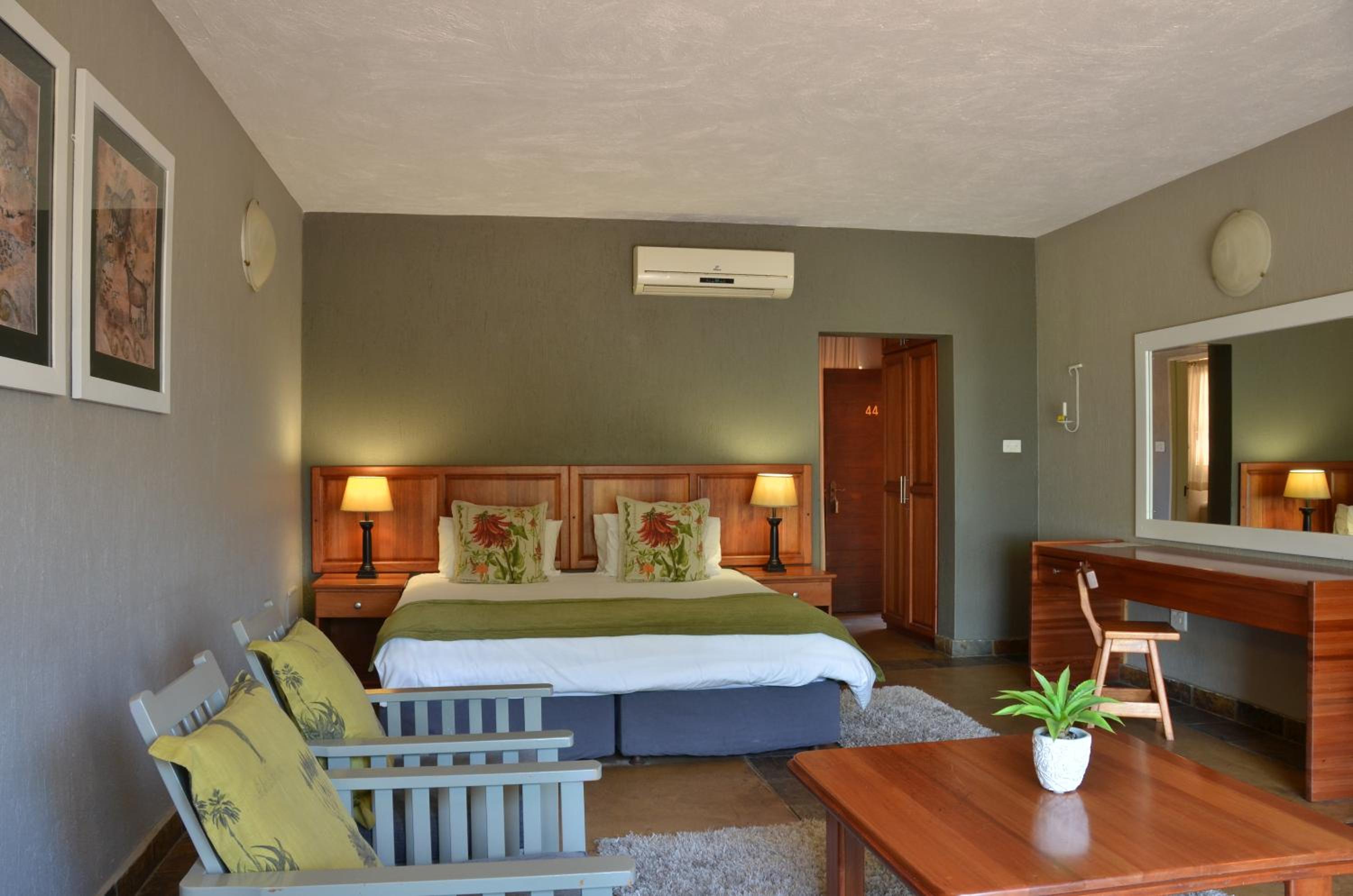 Ebundu Lodge 25/79