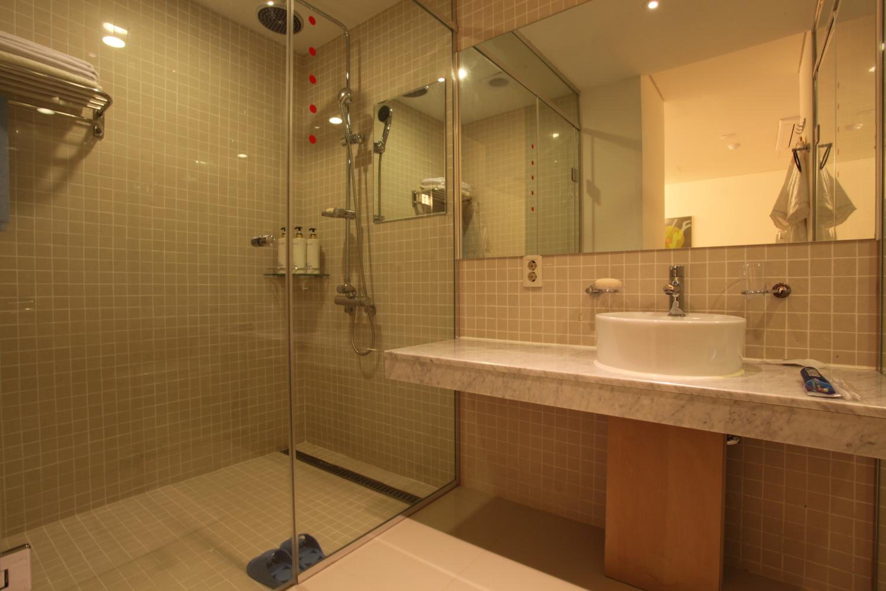 Yuwon Hotel 52/57