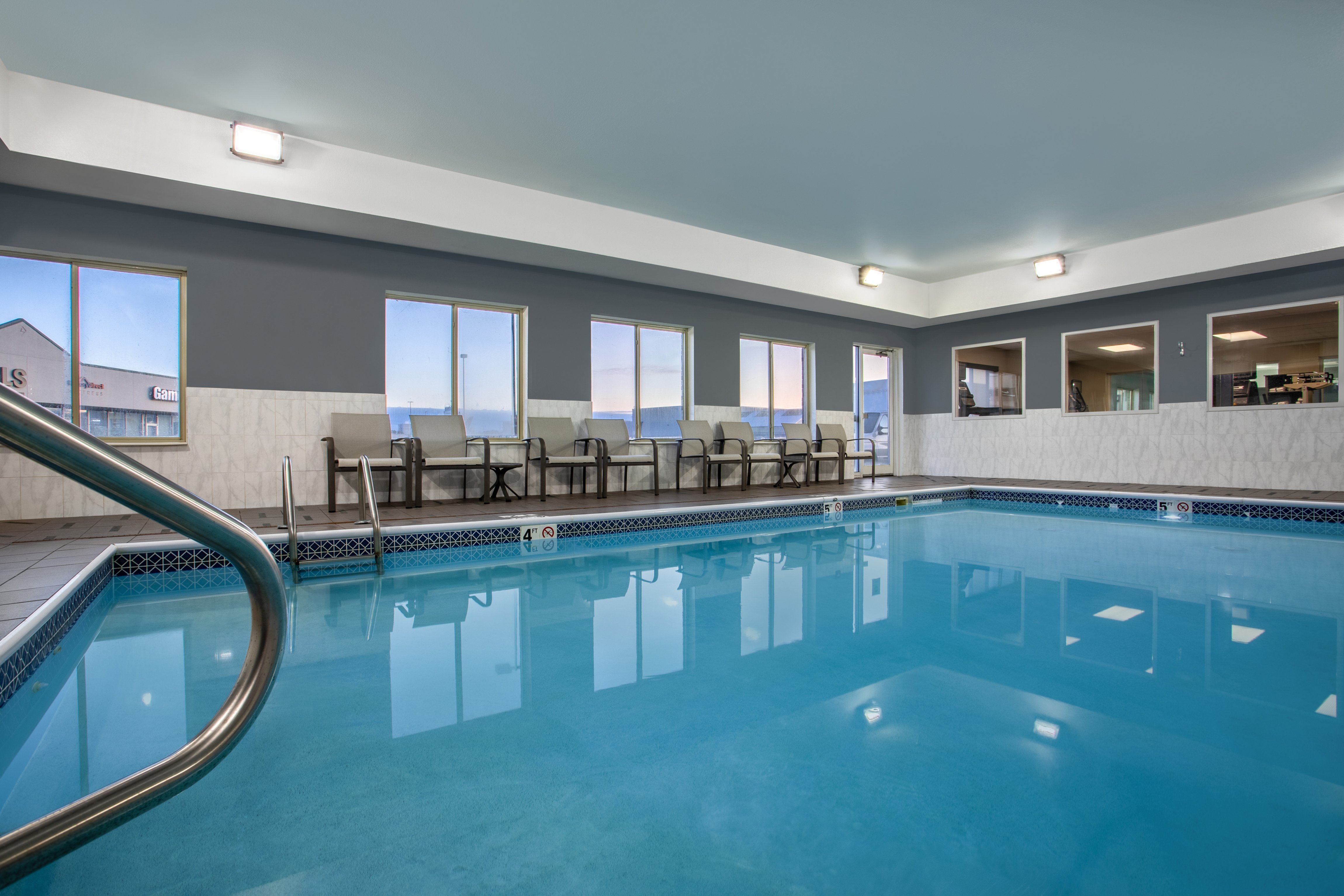 Holiday Inn Express Hotel Suites Clinton 27/50