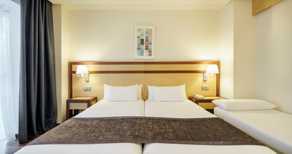 Ilunion Pio Xii Hotel 12/45