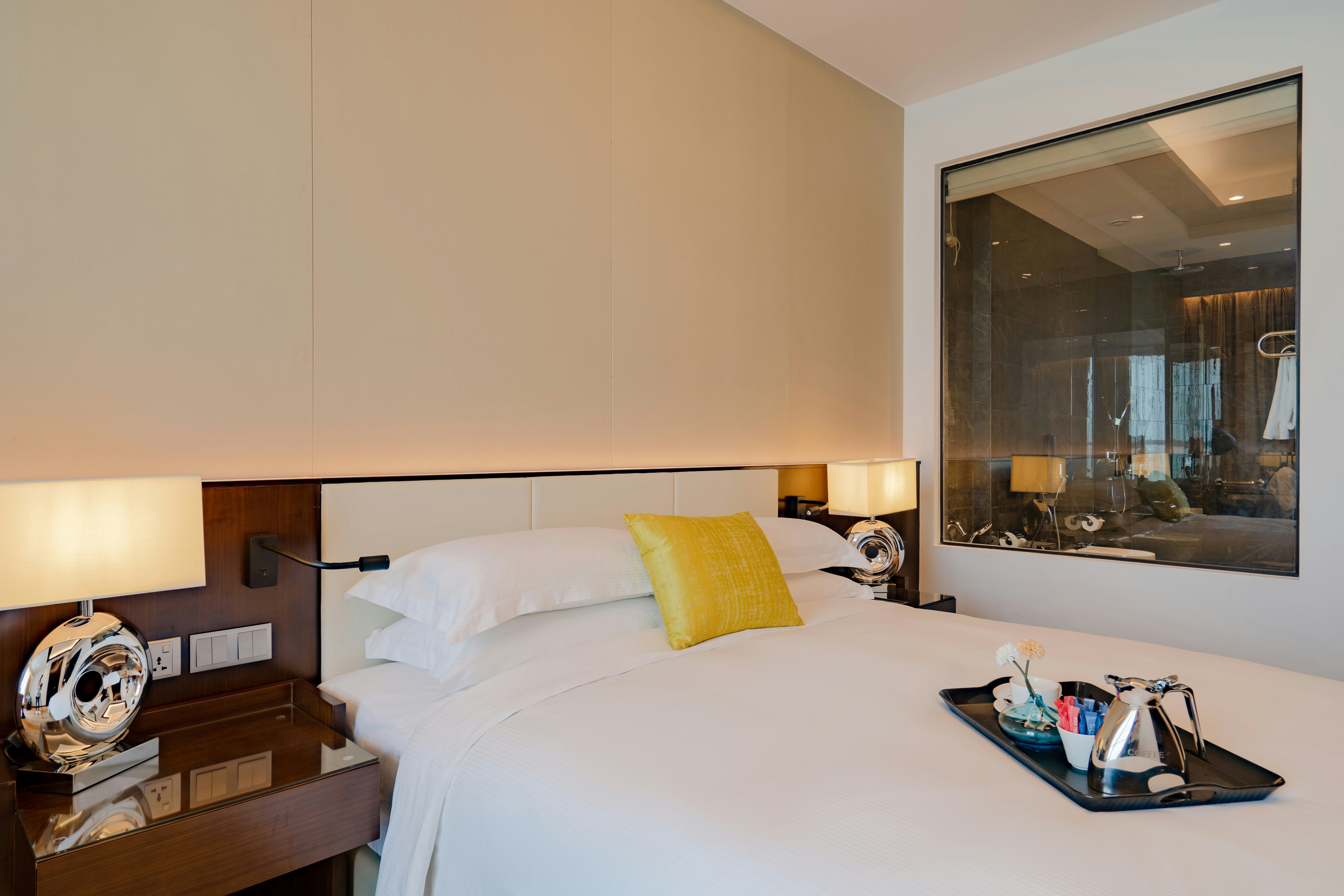 Johari Rotana 10/66