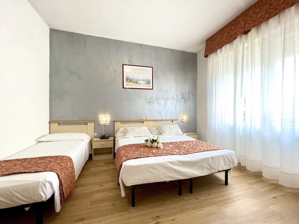 HOTEL TROVATORE 16/48