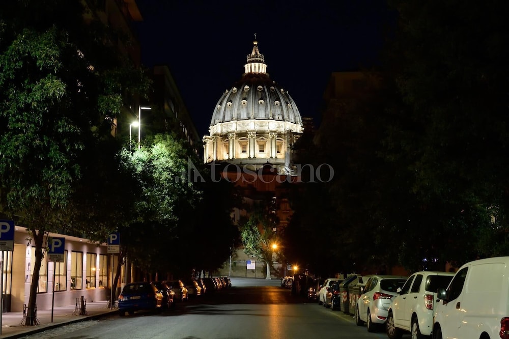 Beside The Vatican 54/65