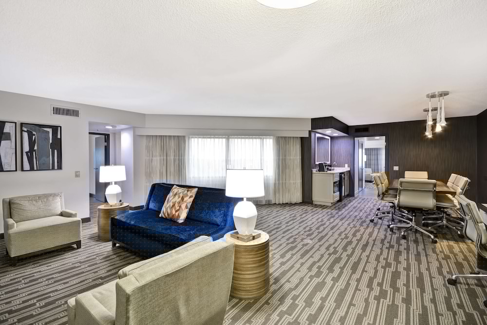 Embassy Suites Charlotte 36/73
