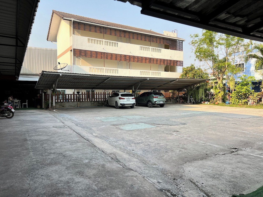 Jamjuree Place 62/68