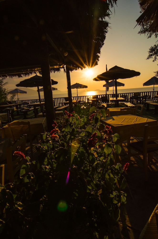 Porto Koukla Beach Hotel 79/89