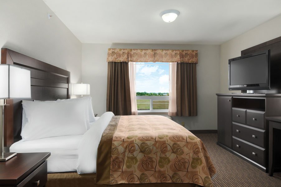 Weyburn Canalta Hotel 3/41