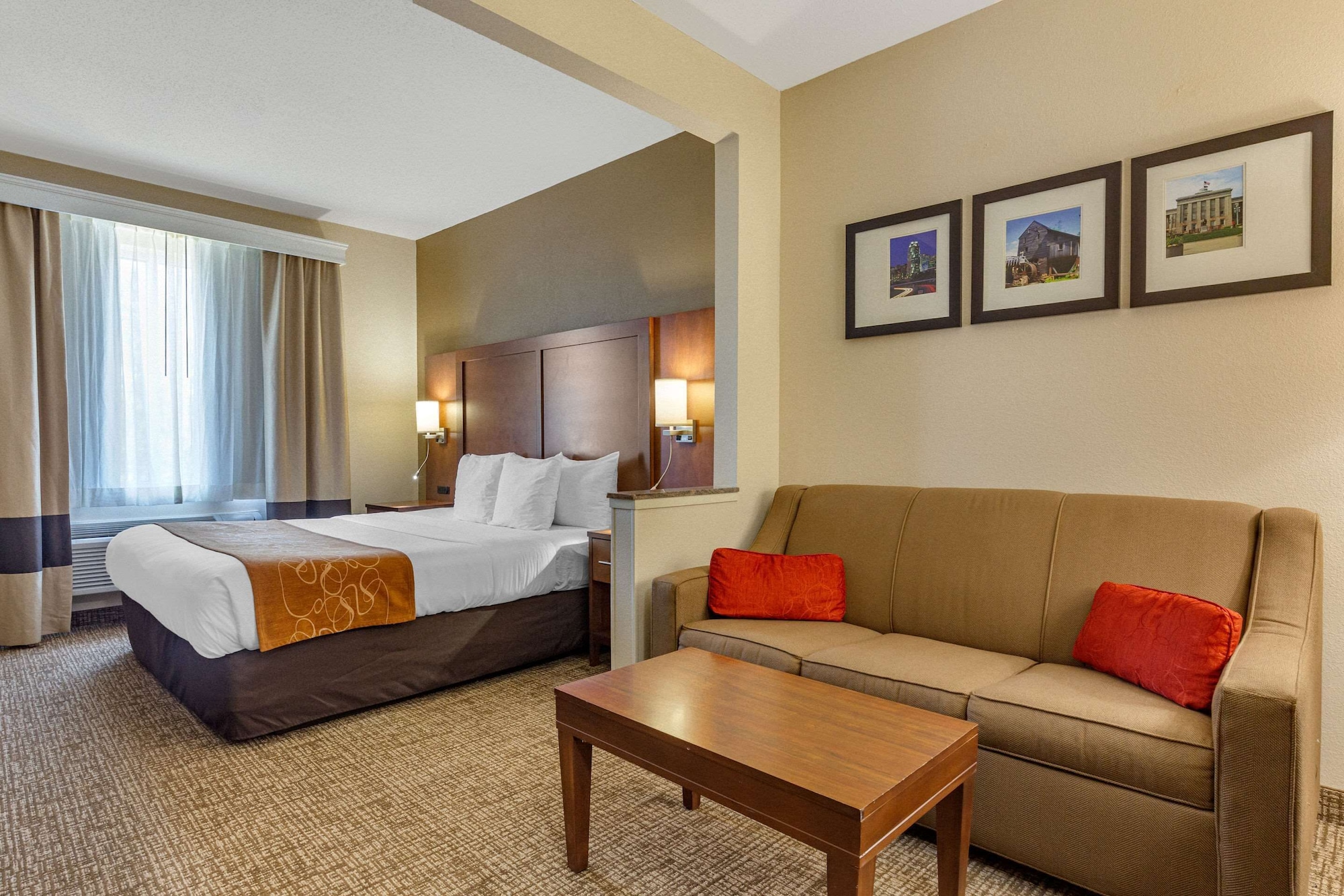 SUITE, KING BED