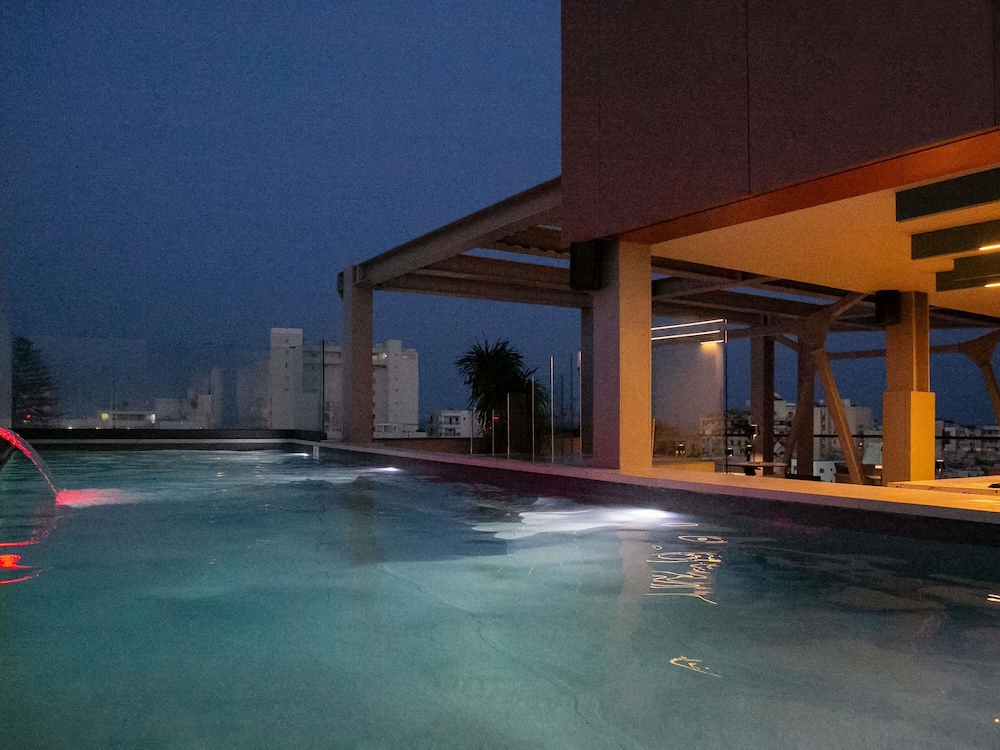 Mercure Larnaca Finikoudes Beach 31/60