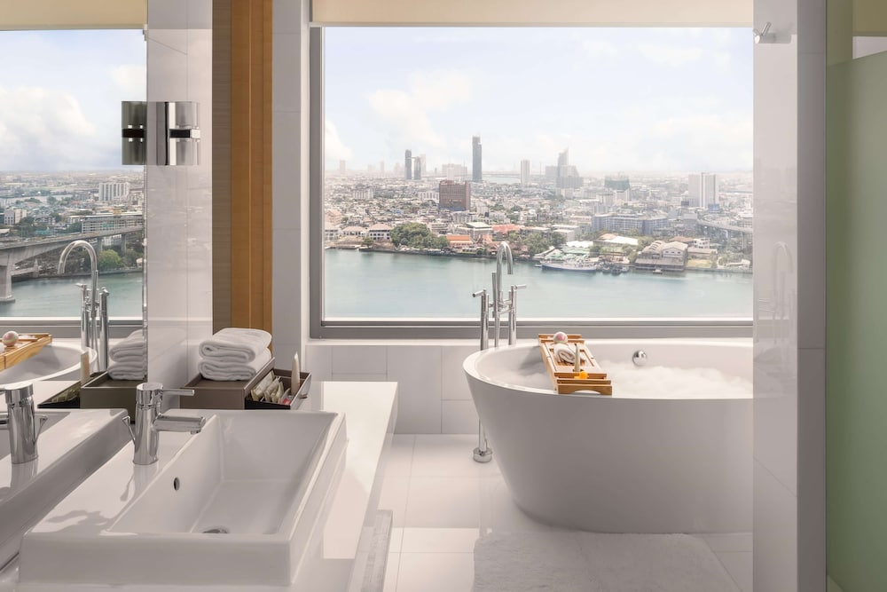 Avani Riverside Bangkok Hotel 54/72