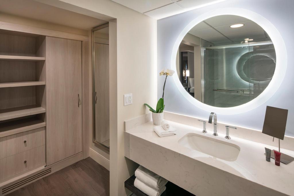 جناح بسريرين مزدوجين بغرفة نوم واحدة مع أريكة، Irvine Marriott 3/3