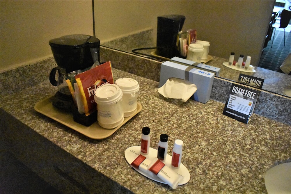Super 8 by Wyndham Ocala I-75 30/56