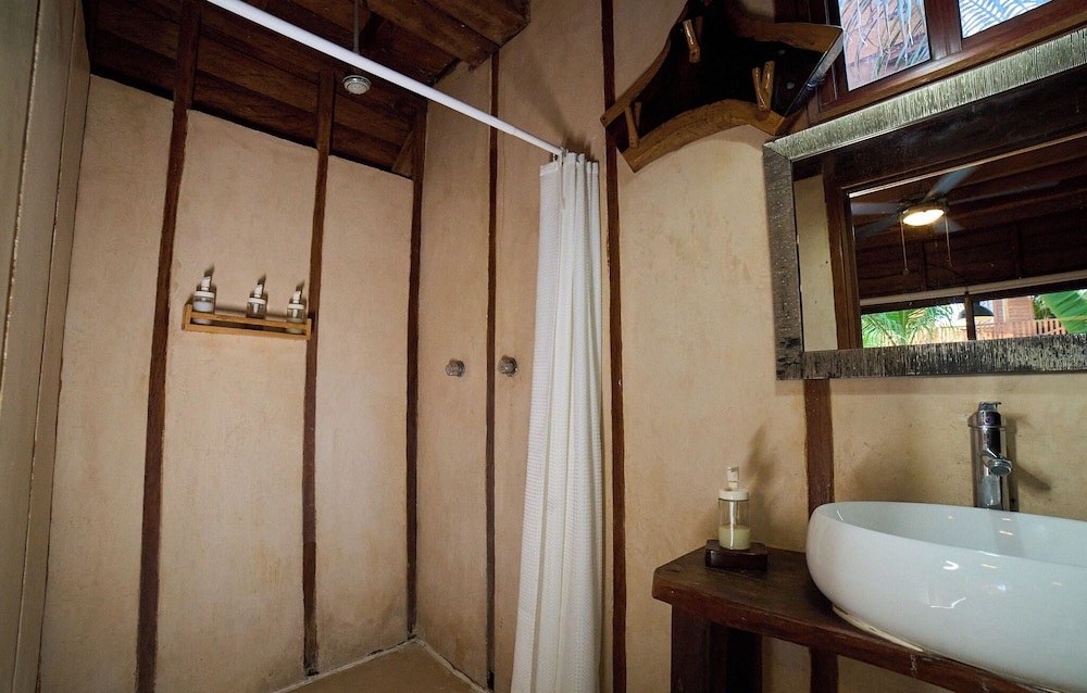 COCONUT BY OOL HOTELS 40/43