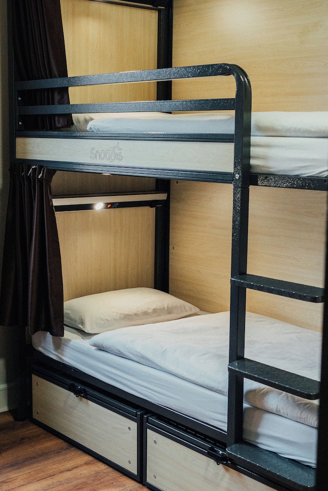 Snoozles Hostel Galway City Centre 16/35