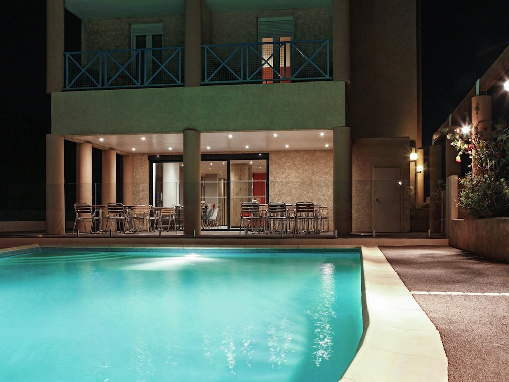 Ibis Hyeres Centre 26/50