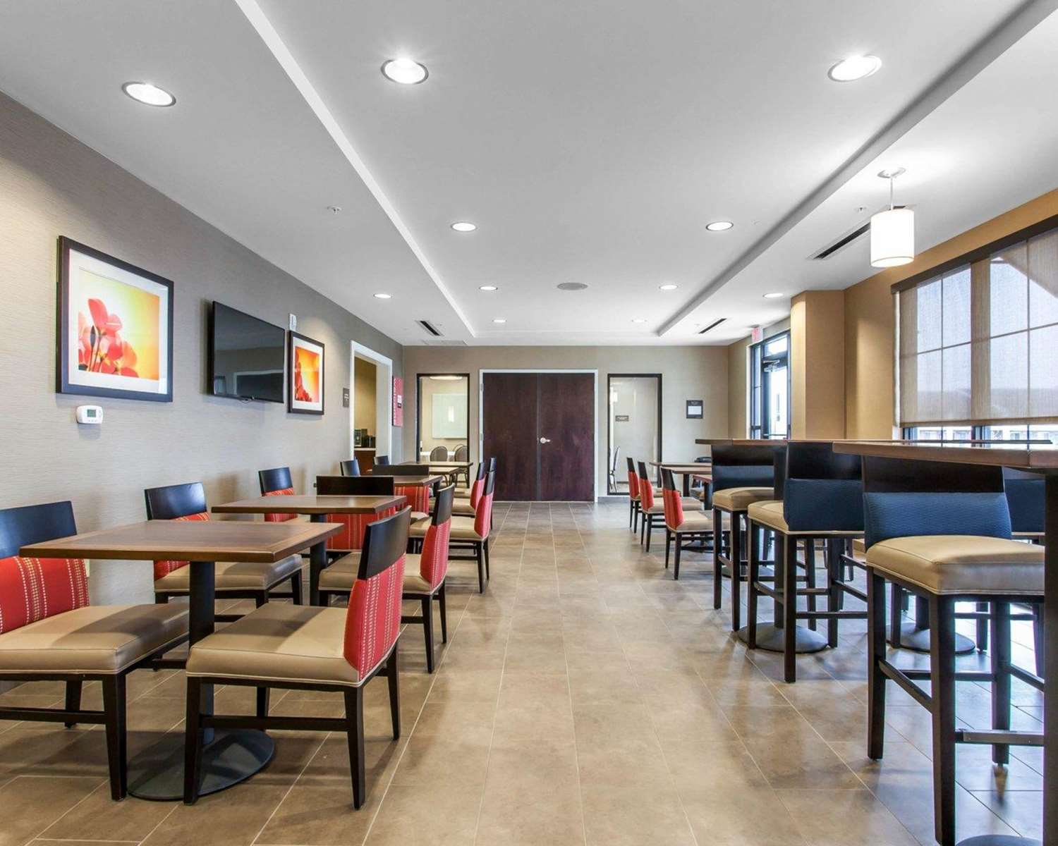 Comfort Suites Youngstown North 30/37
