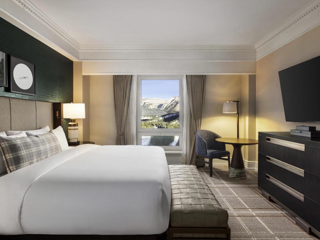 Preferred, Open Plan, Junior Suite, King Bed, Mountain View