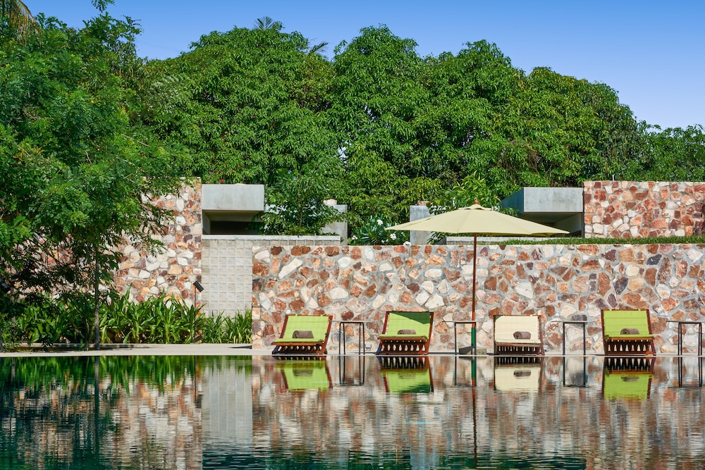 TEMPLATION HOTEL 70/75