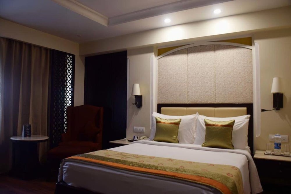 La Place Sarovar Portico Lucknow 17/55