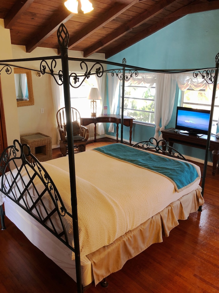 The Pelican Key Largo Cottages 43/76