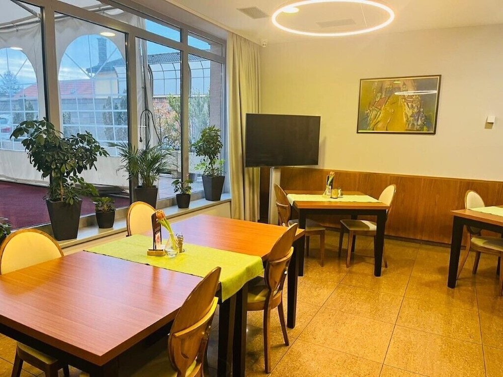 Hotel Eminent 33/45
