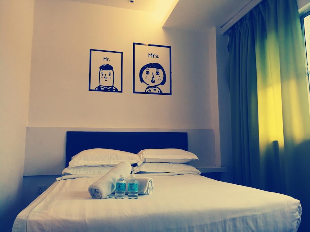 Hotel Zamburger Plaza Mahkota 31/67