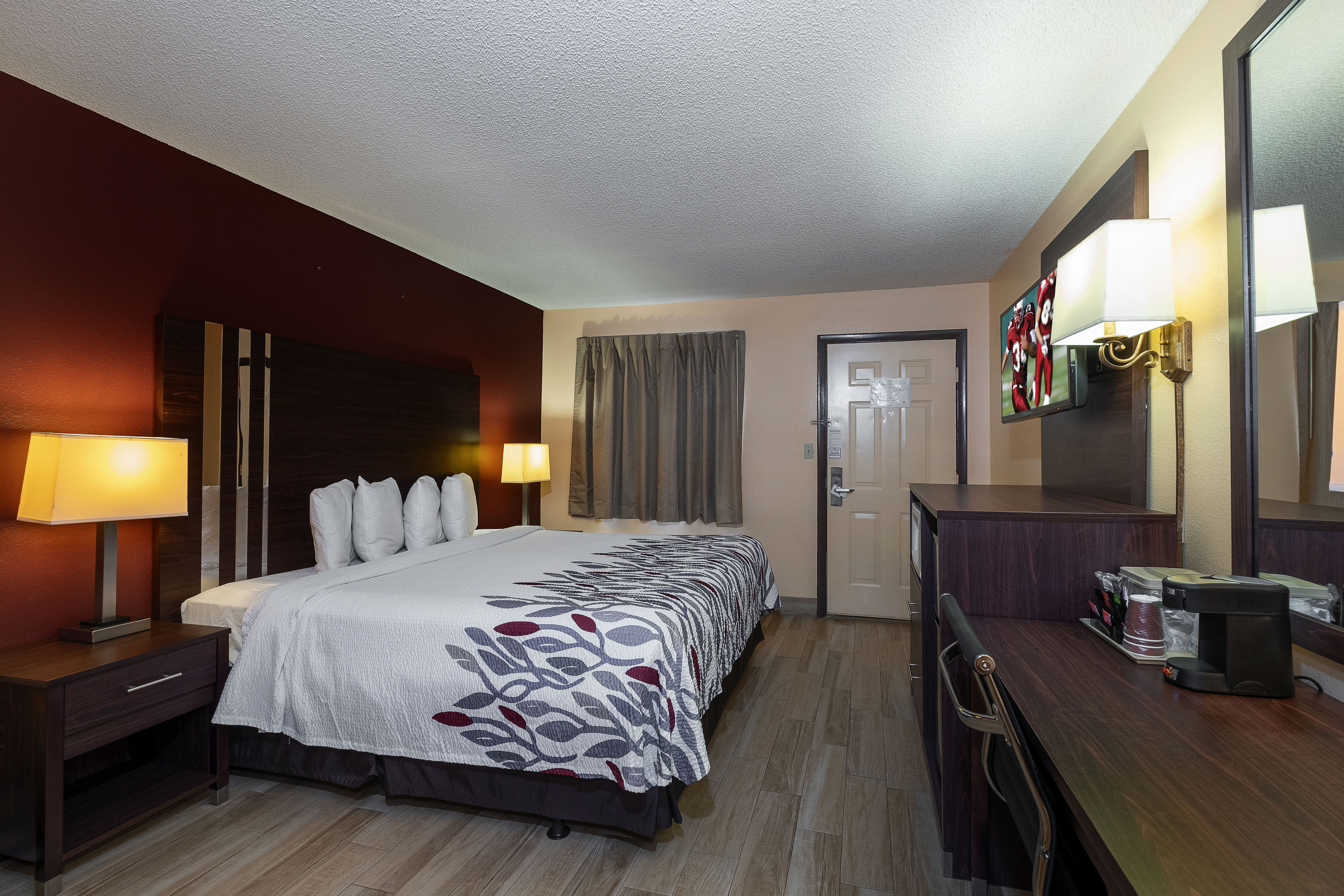 غرفة ديلوكس بسرير كينج لذوي الإعاقة، Red Roof Inn Valdosta - University 2/3