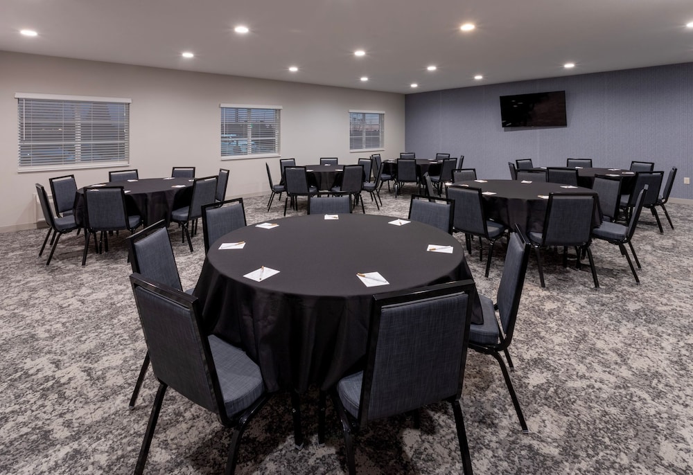 GrandStay Hotel & Suites Algona IA 18/22
