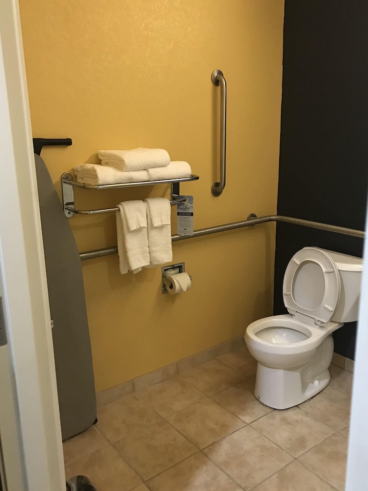 Microtel Inn And Suites Columbus Ft Benning 16/29