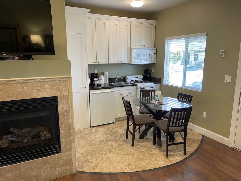 Sea Breeze Inn And Cottages 53/75