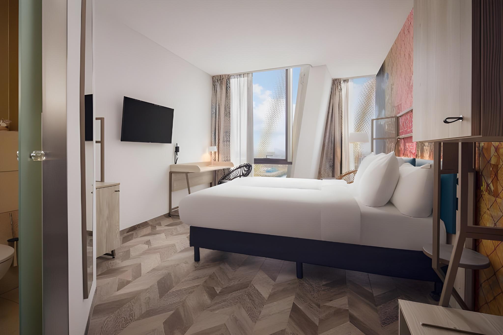 ROOM, TRIPLE, CITY VIEW
