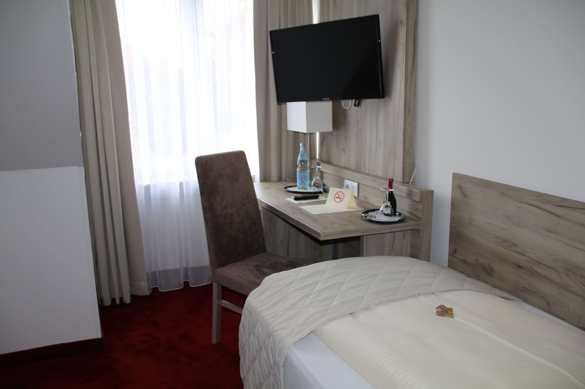 Basic, Single, Single Bed